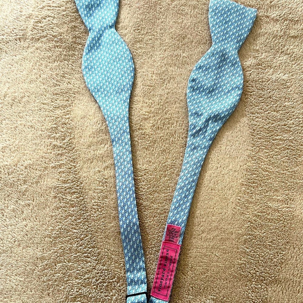 Vineyard Vines Men’s bow tie